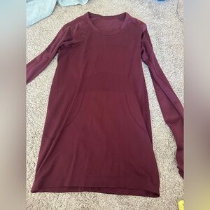 size 8 burgundy lululemon swiftly tech!